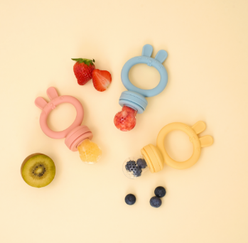 Baby Airtight <br /> Containers & <br /> Fruit Feeders